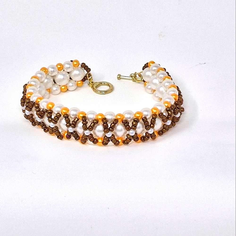 Handmade beaded bracelet with claps